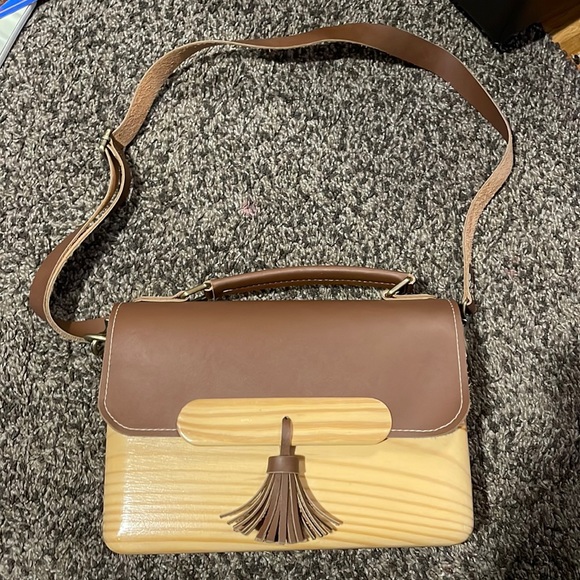 “Woodview” wood crossbody bag like new. Never used - Picture 1 of 4